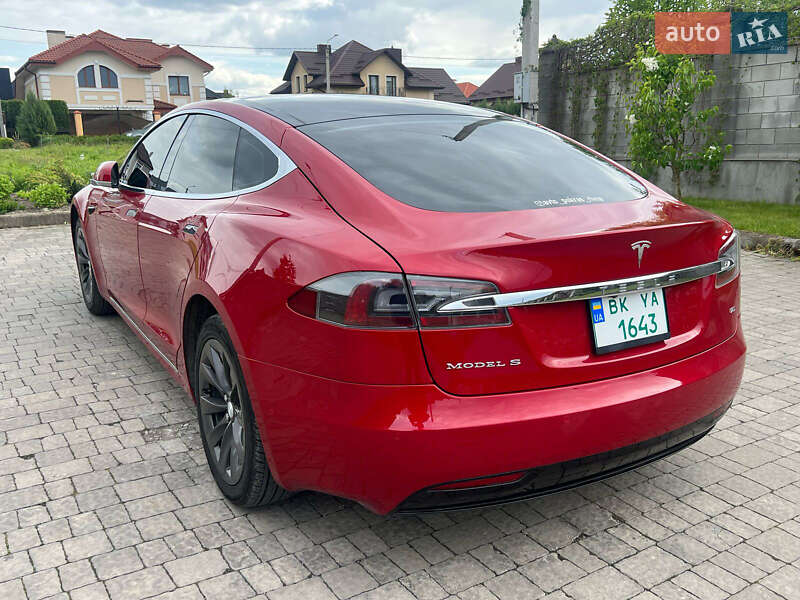 Лифтбек Tesla Model S 2017 в Ровно