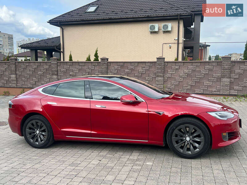 Лифтбек Tesla Model S 2017 в Ровно