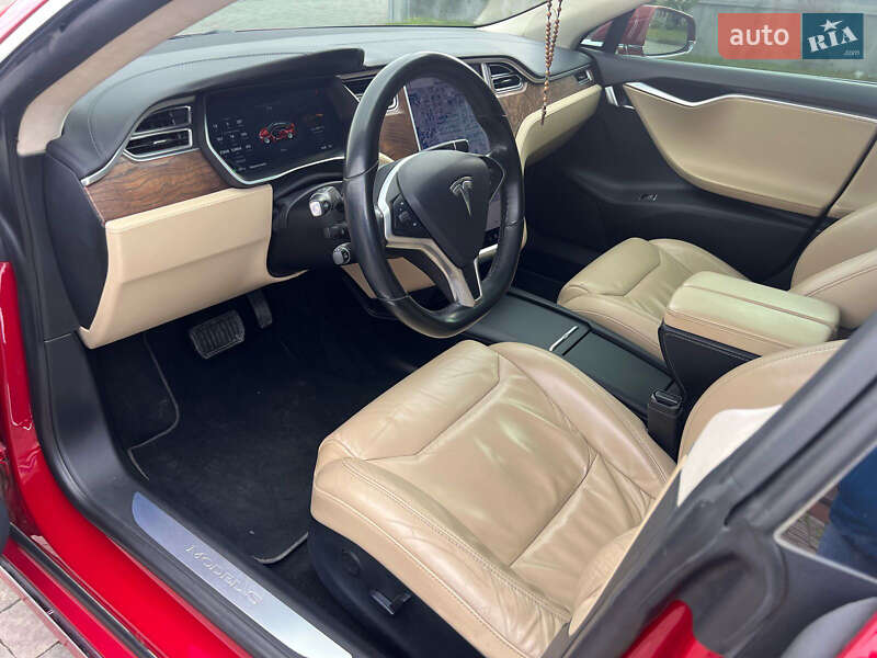 Лифтбек Tesla Model S 2017 в Ровно