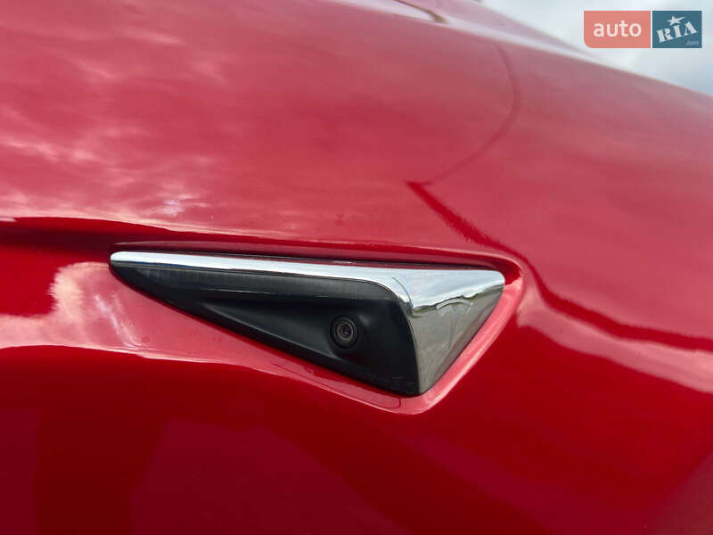 Лифтбек Tesla Model S 2017 в Ровно