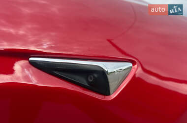 Лифтбек Tesla Model S 2017 в 