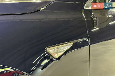 Лифтбек Tesla Model S 2014 в 