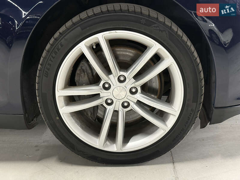 Ліфтбек Tesla Model S 2014 в Володимирі