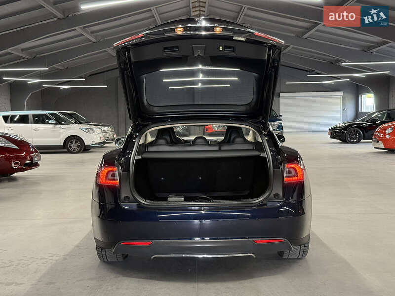 Ліфтбек Tesla Model S 2014 в Володимирі