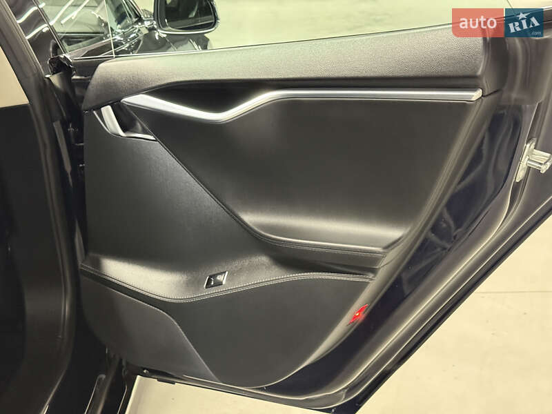Ліфтбек Tesla Model S 2014 в Володимирі
