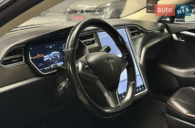 Лифтбек Tesla Model S 2014 в 