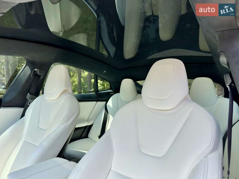 Лифтбек Tesla Model S 2018 в Черновцах