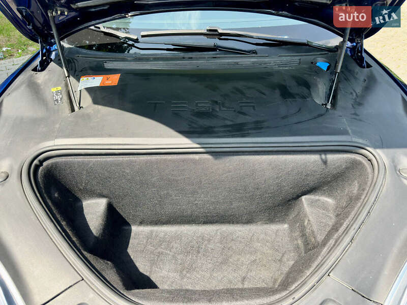 Лифтбек Tesla Model S 2018 в Черновцах