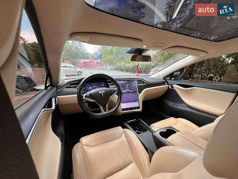 Лифтбек Tesla Model S 2017 в Днепре