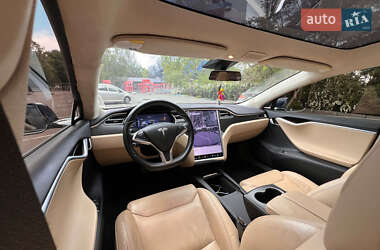 Лифтбек Tesla Model S 2017 в 