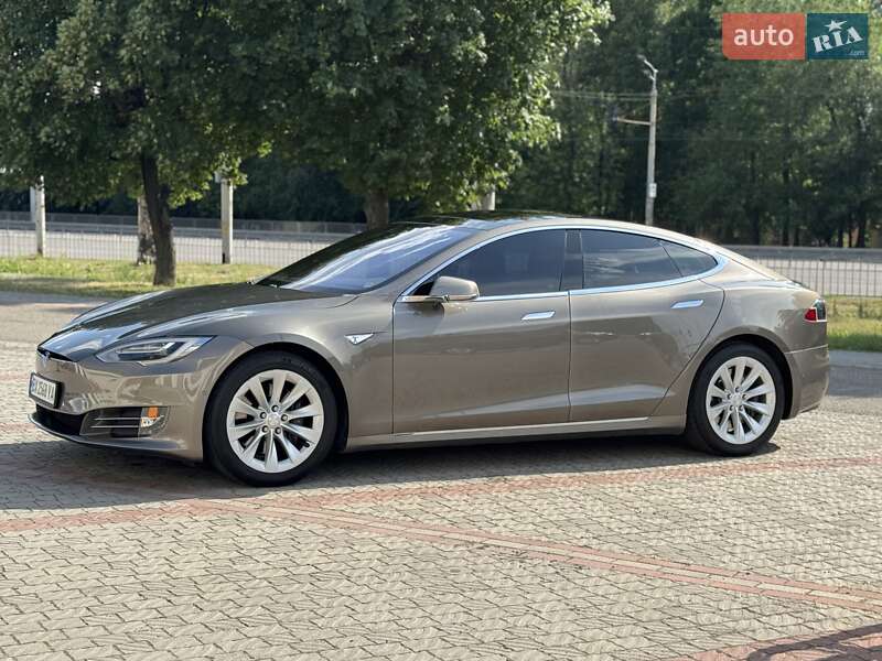 Лифтбек Tesla Model S 2016 в Днепре