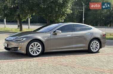 Лифтбек Tesla Model S 2016 в 
