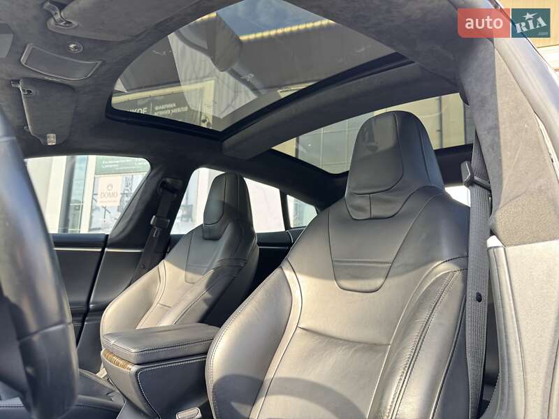 Лифтбек Tesla Model S 2016 в Днепре
