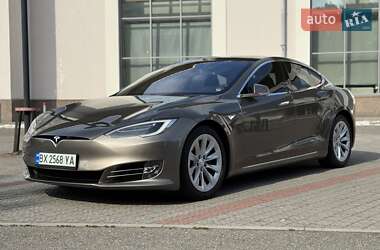 Ліфтбек Tesla Model S 2016 в Дніпрі