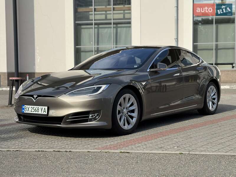 Лифтбек Tesla Model S 2016 в 