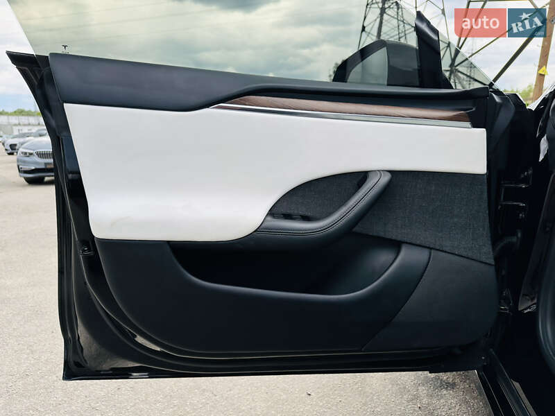 Лифтбек Tesla Model S 2022 в Харькове
