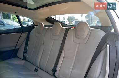 Лифтбек Tesla Model S 2012 в 
