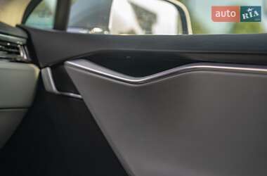 Лифтбек Tesla Model S 2012 в 