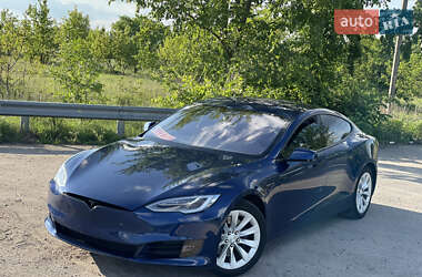 Лифтбек Tesla Model S 2016 в 