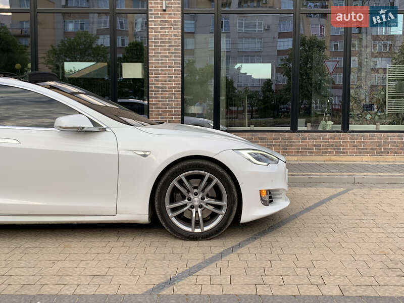 Лифтбек Tesla Model S 2016 в Ивано-Франковске