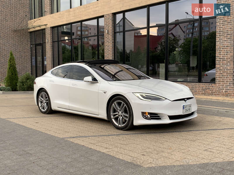 Лифтбек Tesla Model S 2016 в Ивано-Франковске