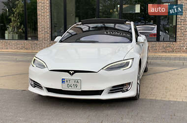 Лифтбек Tesla Model S 2016 в Ивано-Франковске