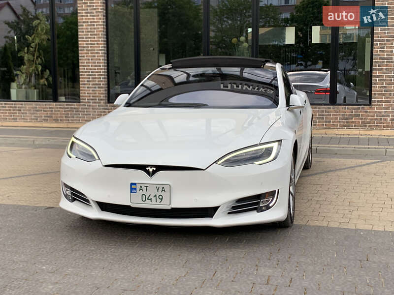 Лифтбек Tesla Model S 2016 в Ивано-Франковске