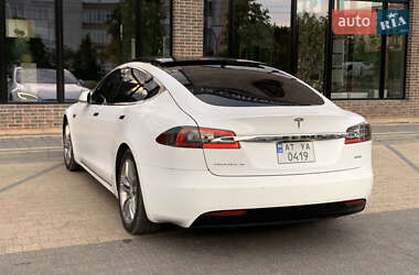Лифтбек Tesla Model S 2016 в Ивано-Франковске