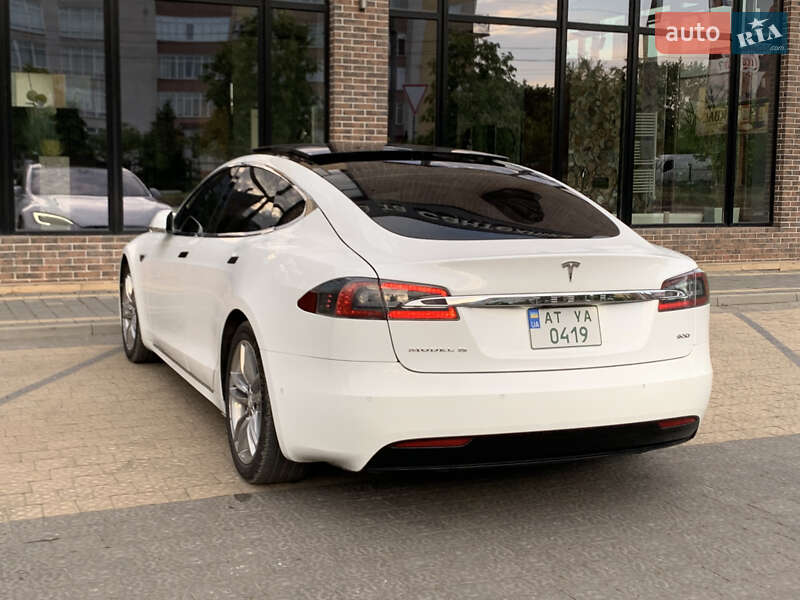 Лифтбек Tesla Model S 2016 в Ивано-Франковске