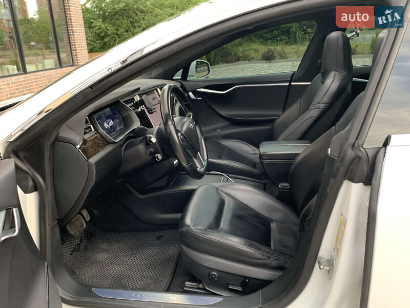 Лифтбек Tesla Model S 2016 в Ивано-Франковске