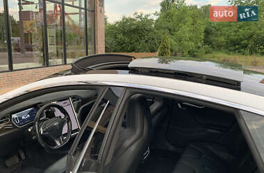 Лифтбек Tesla Model S 2016 в Ивано-Франковске