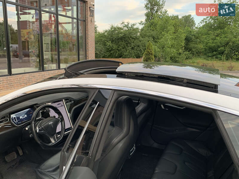 Лифтбек Tesla Model S 2016 в Ивано-Франковске
