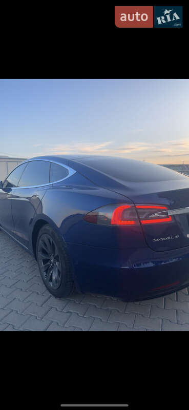 Лифтбек Tesla Model S 2018 в Черновцах