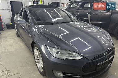 Ліфтбек Tesla Model S 2015 в Києві