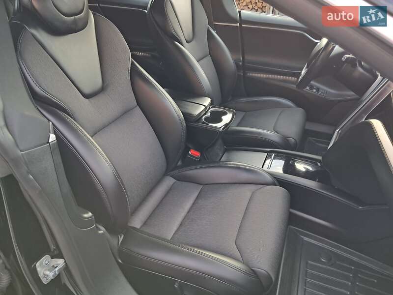 Лифтбек Tesla Model S 2018 в Радехове