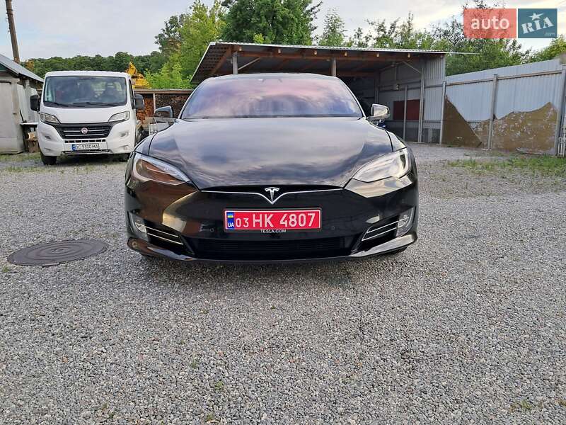 Лифтбек Tesla Model S 2018 в Радехове