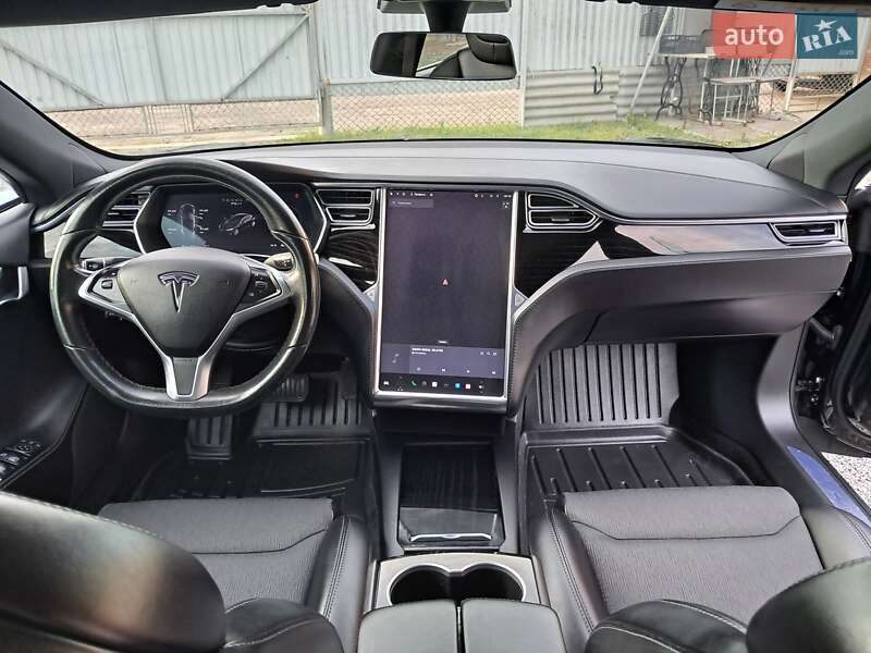Лифтбек Tesla Model S 2018 в Радехове