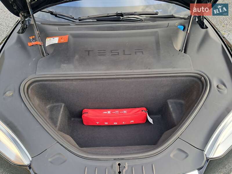 Лифтбек Tesla Model S 2018 в Радехове