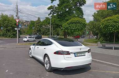 Лифтбек Tesla Model S 2015 в 
