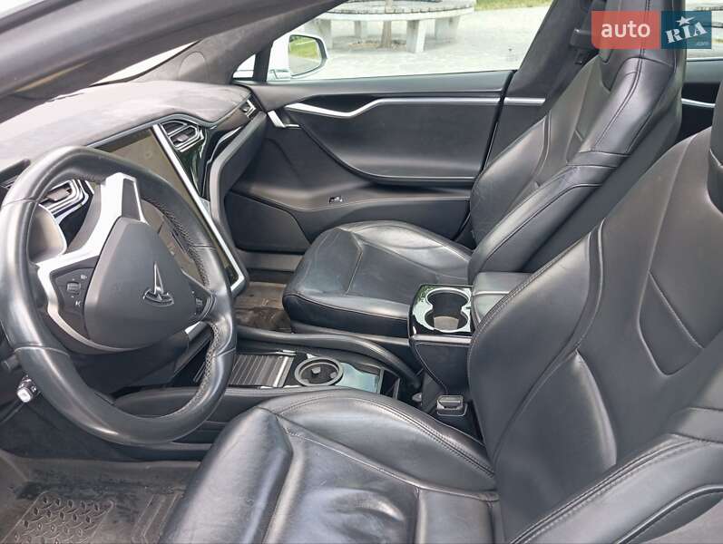 Лифтбек Tesla Model S 2015 в Виннице
