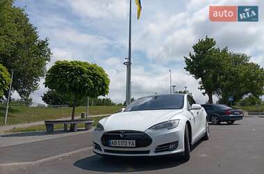 Лифтбек Tesla Model S 2015 в 