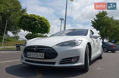 Лифтбек Tesla Model S 2015 в 