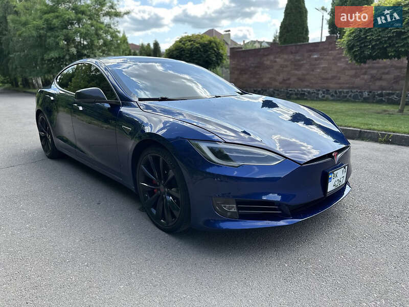 Ліфтбек Tesla Model S 2016 в 