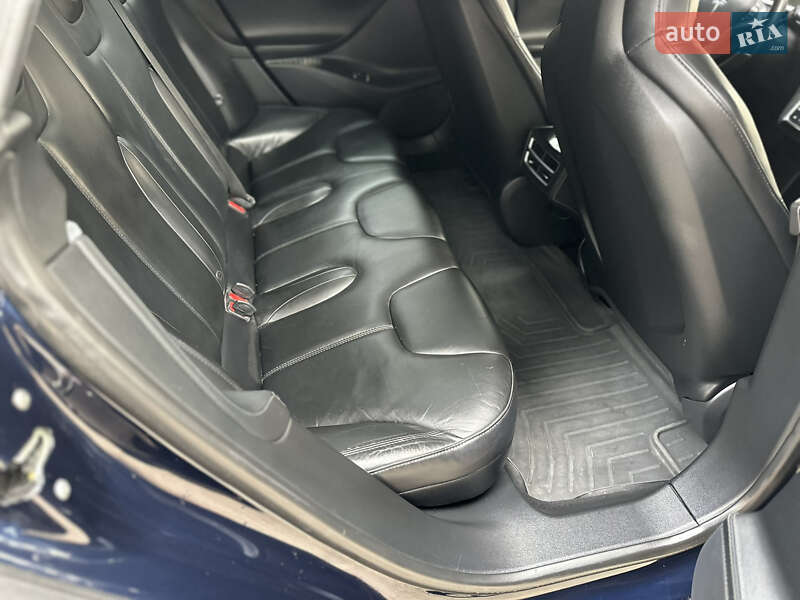 Лифтбек Tesla Model S 2014 в Виннице