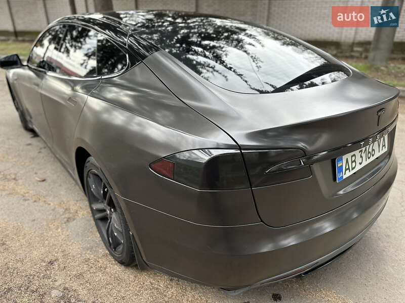 Лифтбек Tesla Model S 2014 в Виннице