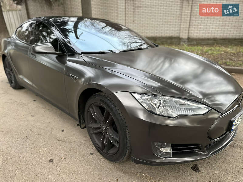 Лифтбек Tesla Model S 2014 в Виннице