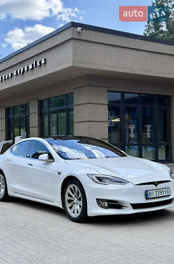 Лифтбек Tesla Model S 2016 в Киеве