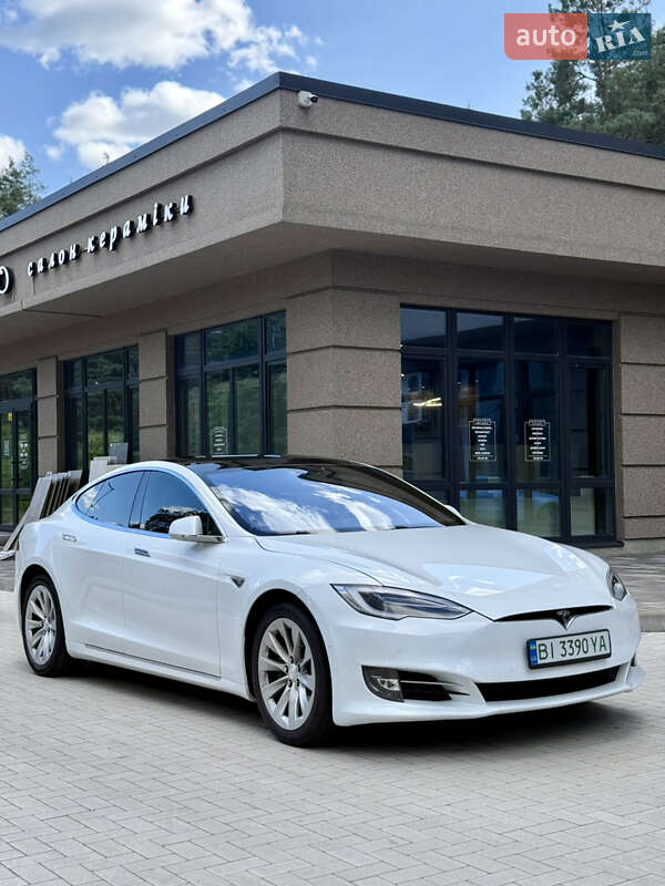 Лифтбек Tesla Model S 2016 в 