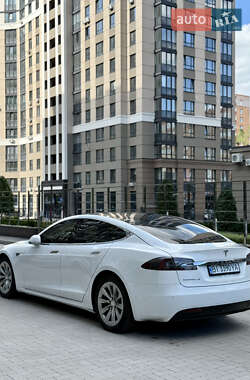 Лифтбек Tesla Model S 2016 в 
