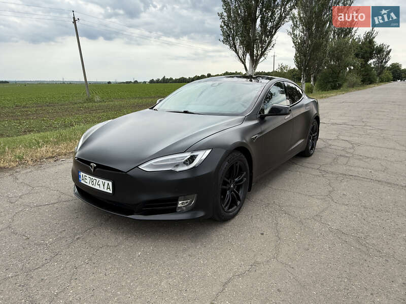 Tesla Model S 2015